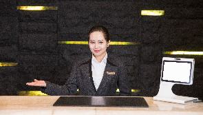 客人多,人手不足,酒店前台如何兼顾现场服务和电话咨询?